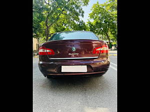 Second Hand Skoda Superb Elegance 1.8 TSI AT in Delhi