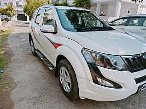 Second Hand மஹிந்திரா  xuv500 w4 1.99 in லக்னோ