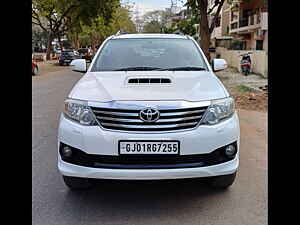 Second Hand टोयोटा फ़ॉर्च्यूनर 3.0 4x2 ऑटोमैटिक in अहमदाबाद