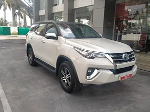 Second Hand Toyota Fortuner [2016-2021] 2.8 4x2 AT [2016-2020] in Bangalore