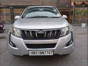 Second Hand மஹிந்திரா  xuv500 w6 in டெல்லி