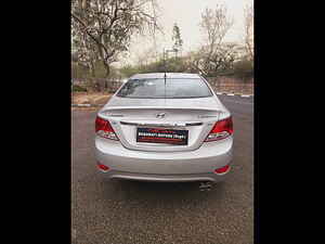 Second Hand हुंडई वरना फ़्लूइडिक 1.6 vtvt sx in दिल्ली