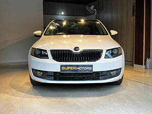 Second Hand Skoda Octavia Style 1.8 TSI AT in Delhi