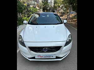 Second Hand वोल्वो v40 d3 काइनेटिक in हैदराबाद