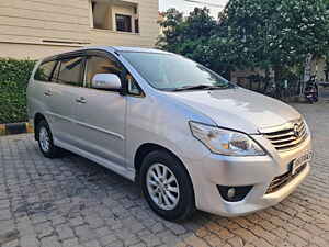 Second Hand टोयोटा इनोवा 2.5 v 7 str in जालंधर