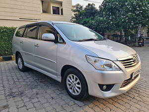 Second Hand Toyota Innova 2.5 V 7 STR in Jalandhar