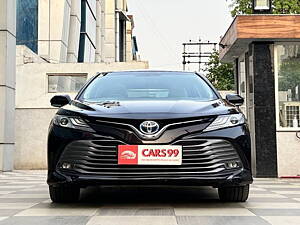 Second Hand Toyota Camry Hybrid in Noida