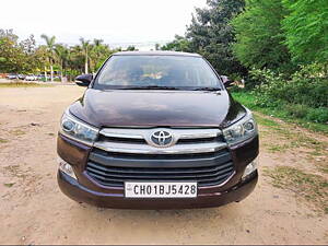 Second Hand Toyota Innova Crysta 2.4 V Diesel in Chandigarh