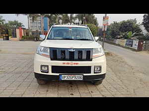 Second Hand महिंद्रा tuv300 t8 in लखनऊ