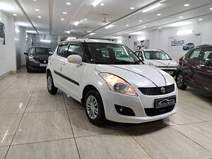 Second Hand Maruti Suzuki Swift VXi in Delhi