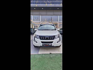 Second Hand Mahindra XUV500 W10 in Lucknow