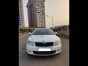 Second Hand Skoda Laura L&K 1.9 PD MT in Surat