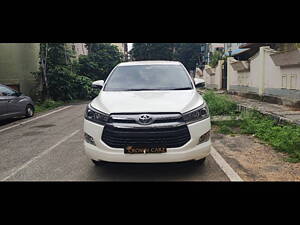 Second Hand Toyota Innova Crysta 2.4 V Diesel in Bangalore