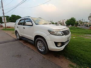 Second Hand Toyota Fortuner 3.0 4x2 MT in Lucknow