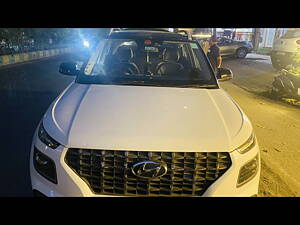 Second Hand Hyundai Venue SX 1.4 CRDi Dual Tone in Delhi