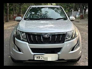 Second Hand Mahindra XUV500 W10 AWD in Delhi