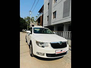 Second Hand Skoda Superb Elegance 1.8 TSI AT in Vadodara