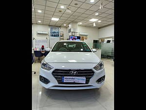 Second Hand Hyundai Verna Fluidic 1.6 VTVT SX in Mumbai