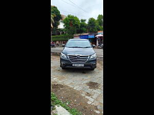 Second Hand Toyota Innova 2.5 VX 8 STR BS-III in Patna