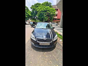 Second Hand Skoda Rapid 1.6 MPI Elegance Plus Black Package in Nagpur