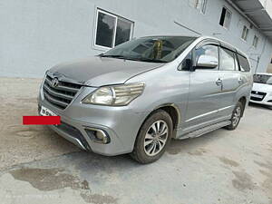 Second Hand Toyota Innova 2.5 ZX BS IV 7 STR in Hyderabad