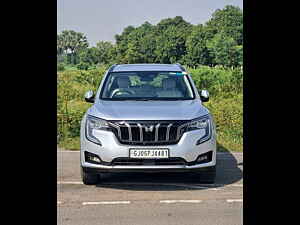 Second Hand महिंद्रा xuv700 AX 7 डीज़ल और लग्ज़री पैक 7 सीटर [2021] in सूरत