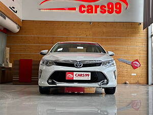 Second Hand Toyota Camry Hybrid in Noida