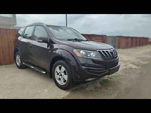 Second Hand महिंद्रा XUV500 w8 in कोल्हापुर