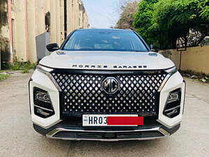 Second Hand MG Hector Plus Savvy Pro 1.5 Turbo Petrol CVT 6 STR Dual Tone in Delhi