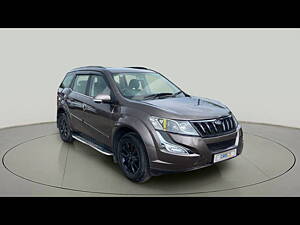 Second Hand Mahindra XUV500 W10 1.99 in Surat