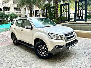 Second Hand இசுஸு  mu-x 4x4 in டெல்லி