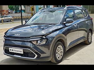 Second Hand Kia Carens Prestige 1.5 Petrol MT 7 STR in Mysore
