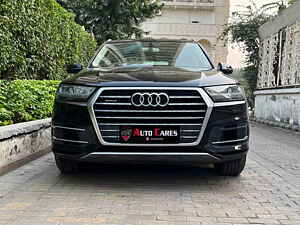 Second Hand ఆడి q7 45 tdi ప్రీమియం ప్లస్ in ఢిల్లీ