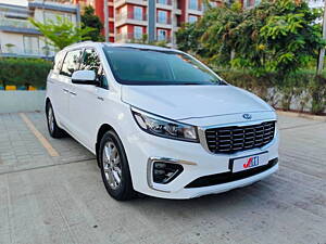 Second Hand Kia Carnival Limousine Plus 7 STR in Ahmedabad