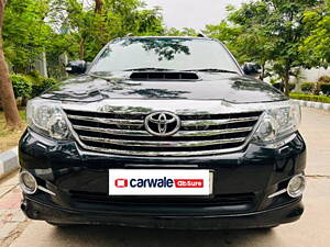 Second Hand Toyota Fortuner 3.0 4x4 MT in Lucknow