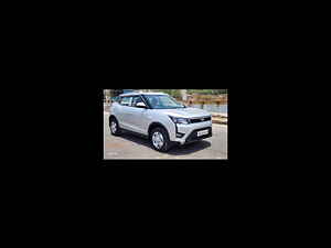 Second Hand महिंद्रा xuv300 w4 1.2 पेट्रोल in नोएडा