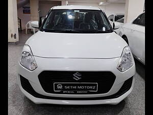 Second Hand Maruti Suzuki Swift VXi AMT in Delhi