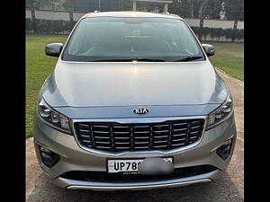 Second Hand Kia Carnival Limousine Plus 7 STR in Kanpur