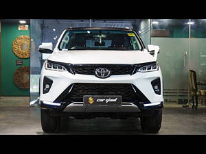 Second Hand Toyota Fortuner 2.8 4X2 AT in Noida