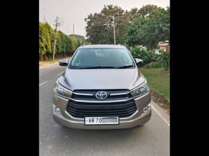 Second Hand Toyota Innova Crysta 2.4 GX 8 STR [2016-2020] in Zirakpur