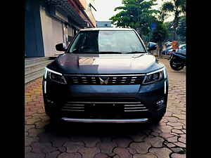 Second Hand महिंद्रा xuv300 w8 (o) 1.2 पेट्रोल in पुणे