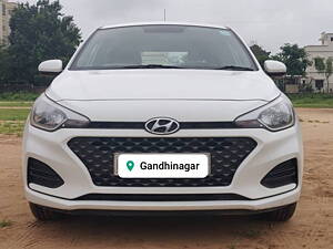 Second Hand Hyundai Elite i20 Magna Executive 1.2 AT in Gandhinagar