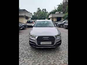 Second Hand ऑडी q3 30 tfsi प्रीमियम in दिल्ली