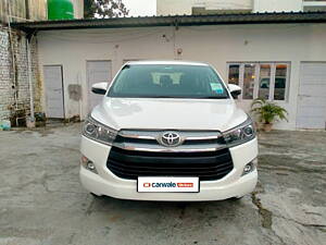 Second Hand Toyota Innova Crysta 2.4 V Diesel in Dehradun