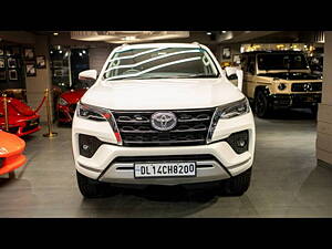 Second Hand Toyota Fortuner 4X2 AT 2.7 Petrol in Delhi