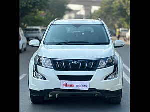 Second Hand महिंद्रा XUV500 w10 in अहमदाबाद