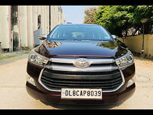 Second Hand Toyota Innova Crysta 2.4 V Diesel in Delhi