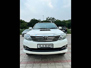 Second Hand Toyota Fortuner 4x2 AT in Delhi