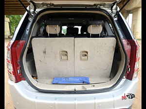 Second Hand மஹிந்திரா  xuv500 w10 ஏடீ in அஹமதாபாத்