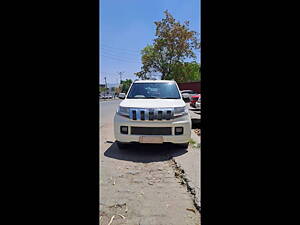 Second Hand Mahindra TUV300 T8 in Rudrapur